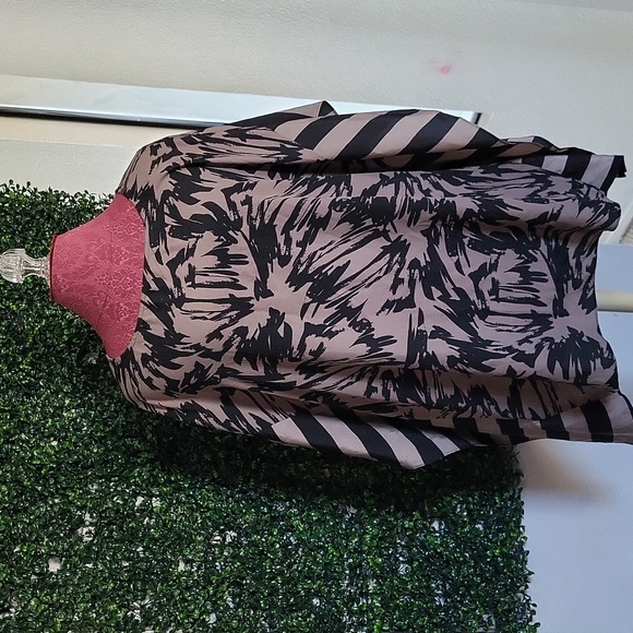 Vince Camuto Black and Brown Patterned Top - Picture 3 of 5